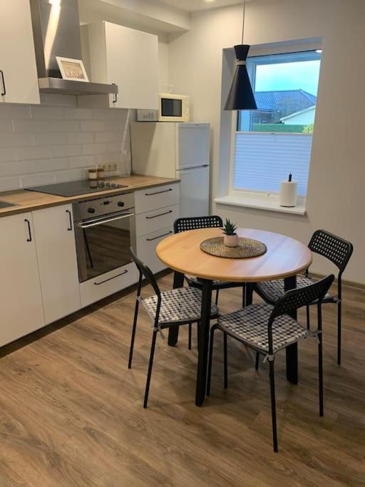 Cozy Apartment In Karmelava Exterior photo