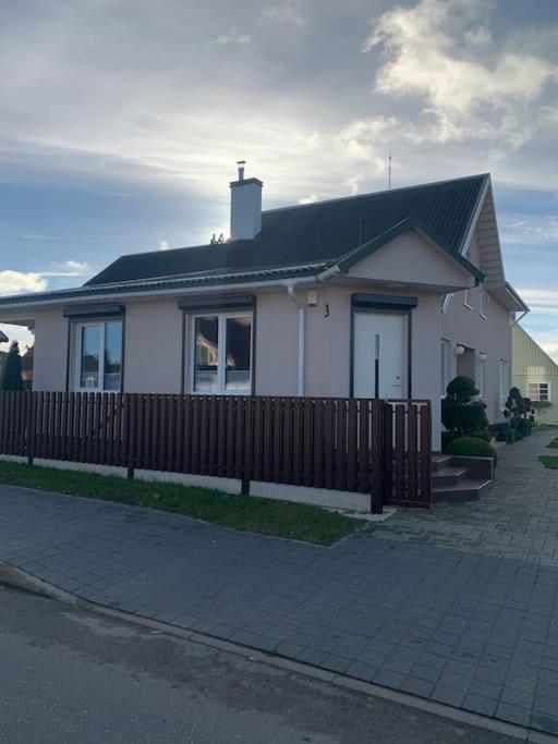 Cozy Apartment In Karmelava Exterior photo